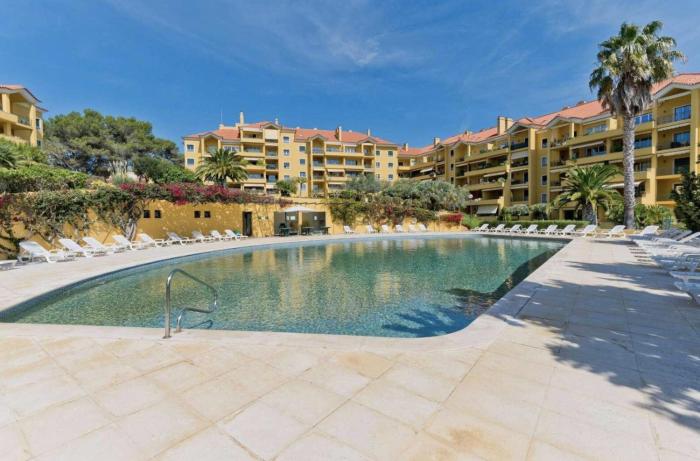 Apartamento T3 com piscina