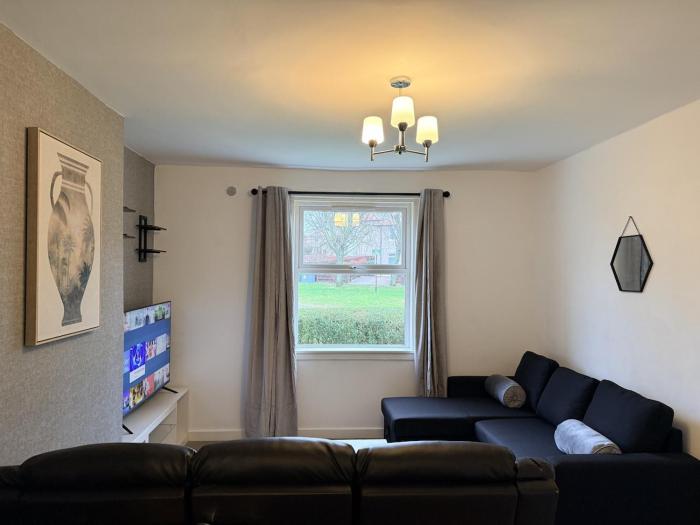 Family Retreat Home, Parking, Gardens, Sleeps 6