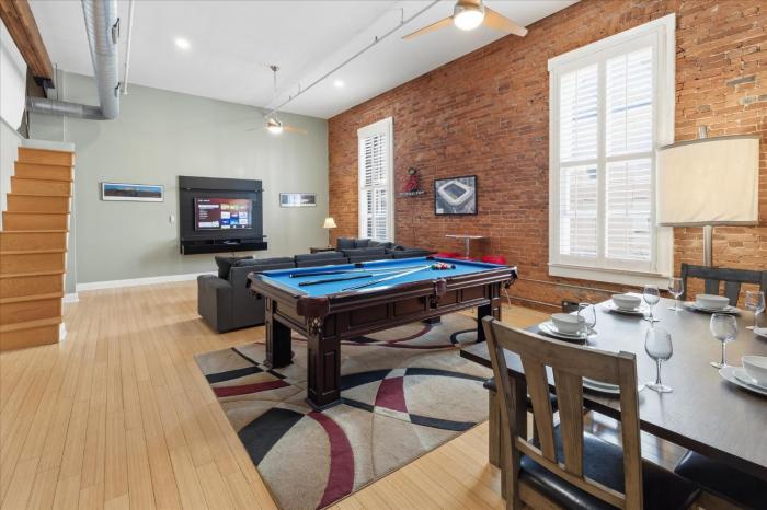 1800 Sq Ft Loft Downtown Near Convention Center