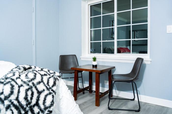 Comfortable Studio with Cable TV and Free Wine