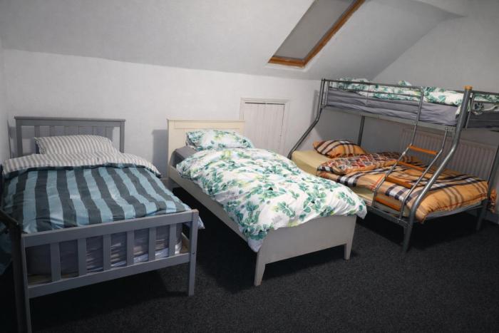 Spacious Private Room for 4 Guest with Fast Wi-Fi