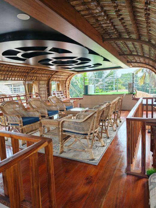 Little Mermaid - Houseboat Cruise