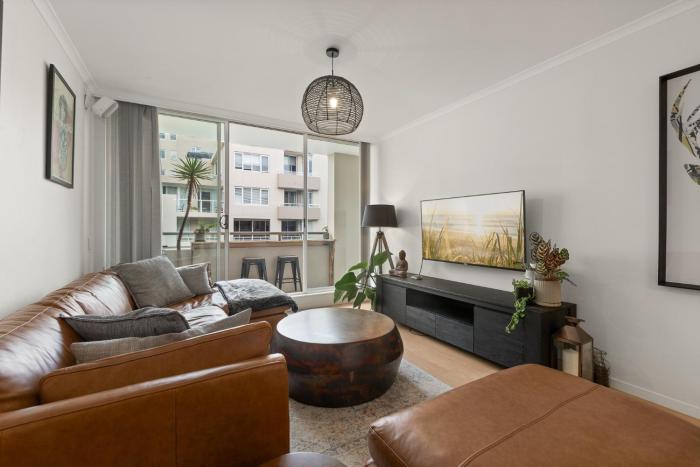 Spacious 1 Bed Near Manly Beach