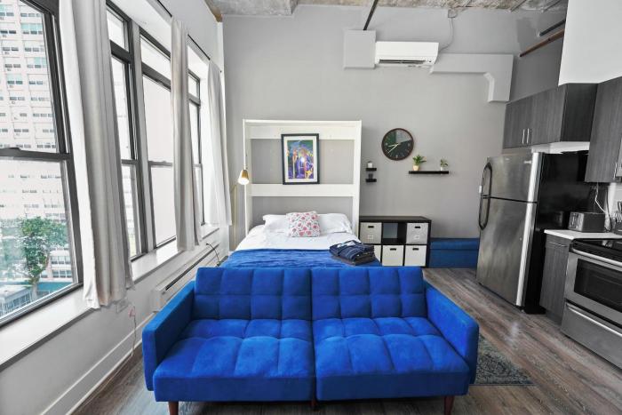 McCormick Place Studio with optional parking and sleeps up to 4