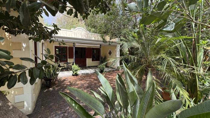 Ommi Hoek Cottage with Wood Fired Hot Tub
