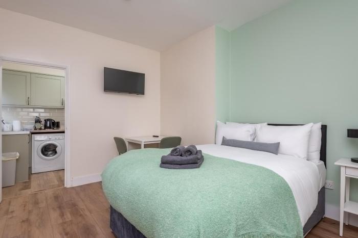 Modern Studio With Free Parking And Garden