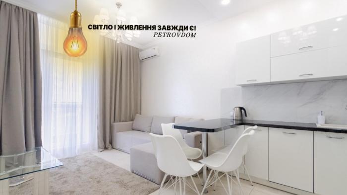 8-182 Central Park, John McCain 7, Kyiv centre, panoramic city view, 15 kW backup power, Petrovdom Apartment