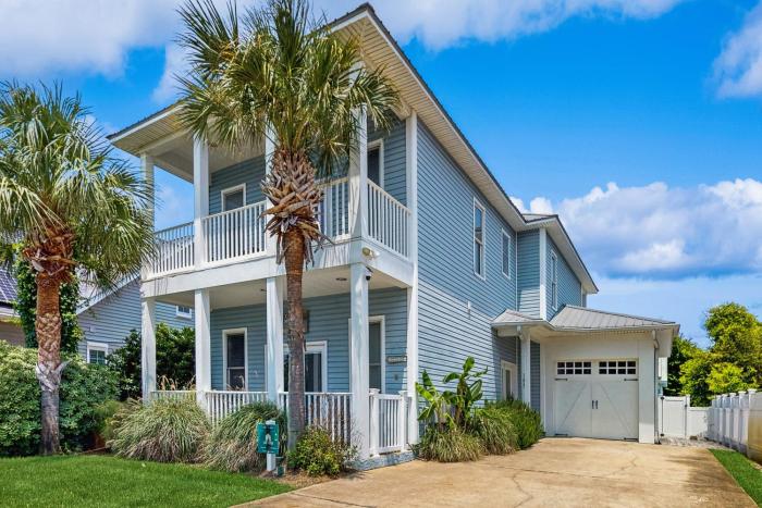 Gorgeous home with a furnished patio gas grill & private outdoor pool