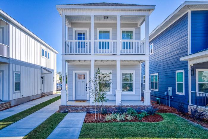 Downtown Home - WiFi Central AC Private washer&dryer & Balcony - Dog-Friendly