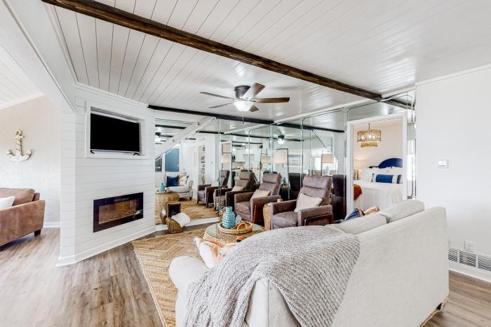 Bayfront condo near beach golf with harbor views central AC & W&D