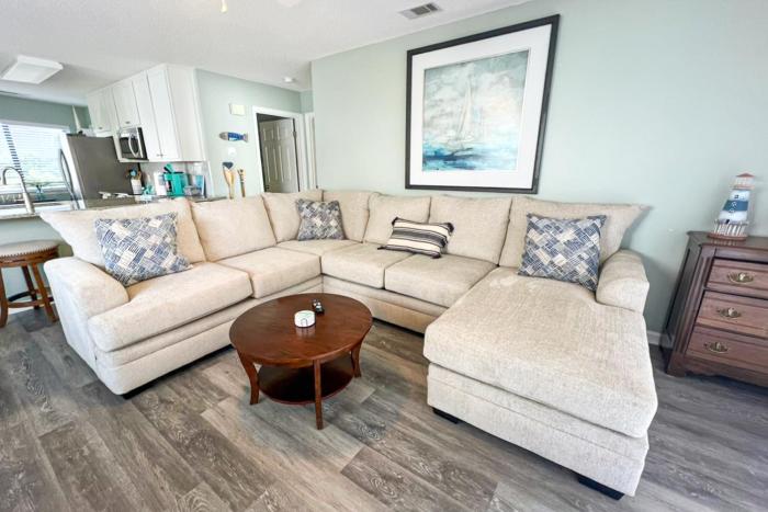 Coastal condo with a pool patio washer&dryer & central AC - easy beach access