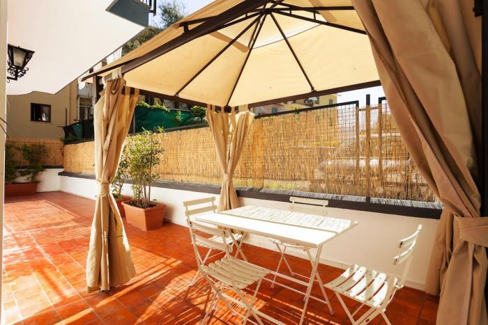 Flat Margot, Central Sorrento, 2BR 2BT Flat, Sleeps 4, terrace