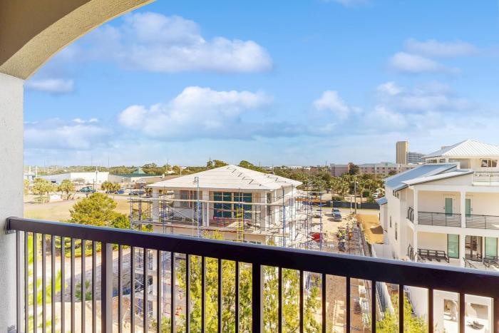 Gated-entry condo near the beach with pool hot tub & private balcony