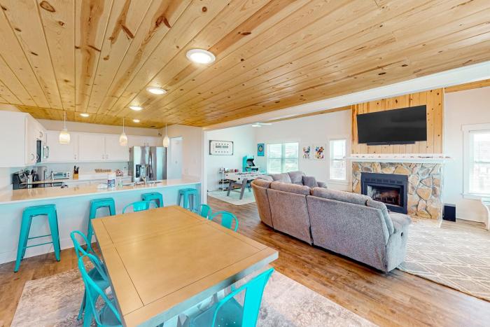 Cozy Gulf-View Beach House with Foosball Patio AC & washer&dryer - Pets Welcome