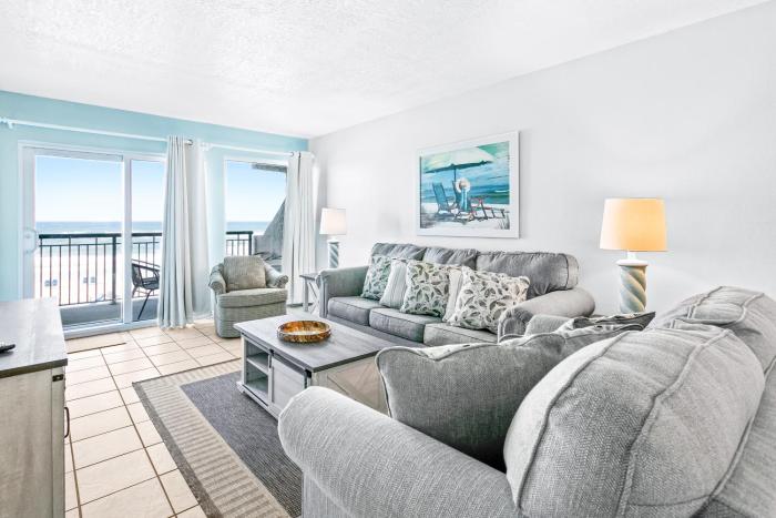 Bright third-floor Gulf-front condo with views - close to entertainment