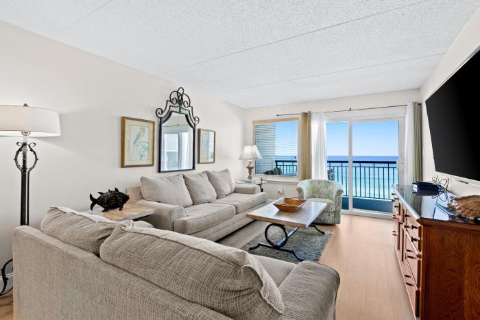 Amazing beachfront condo with Gulf views pool & beach service