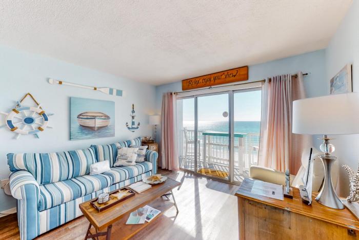 Snowbird-friendly oceanfront condo with ocean view central AC & beach service