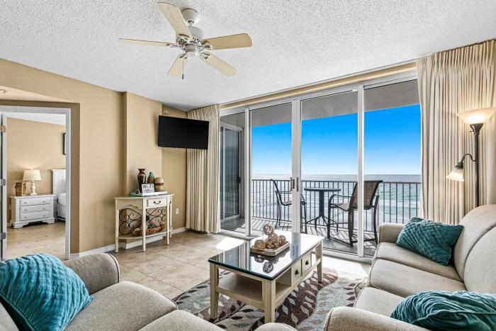 Fifth-floor oceanfront condo with pool ocean view washer&dryer & fast WiFi