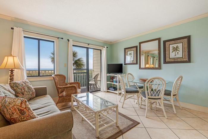 Beachfront condo with balcony shared pool