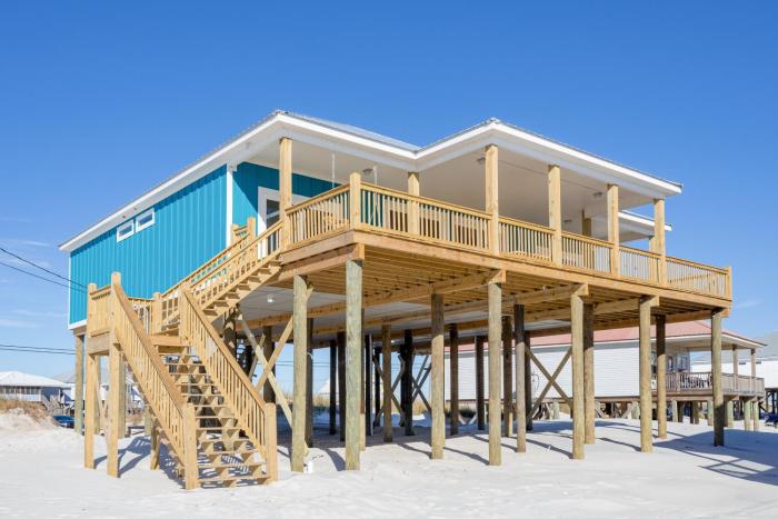 Ultimate oceanfront getaway for large groups with amazing views and sundeck