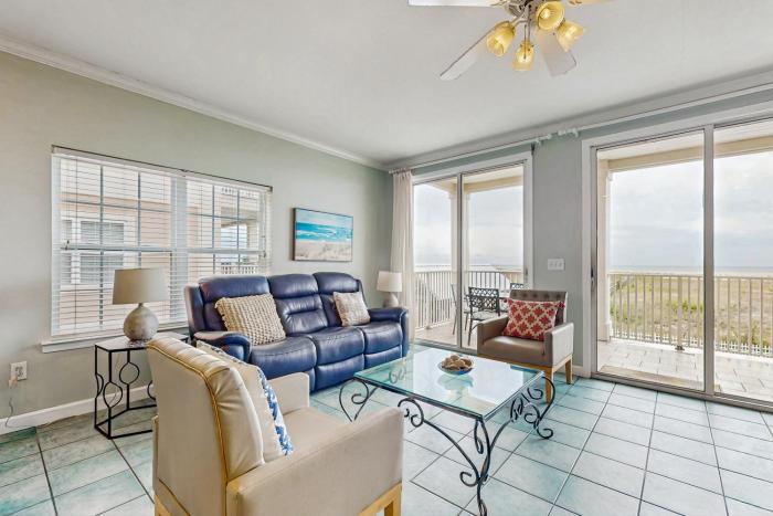 Gulf-Front Condo with Balcony Shared Pools and Beach Access