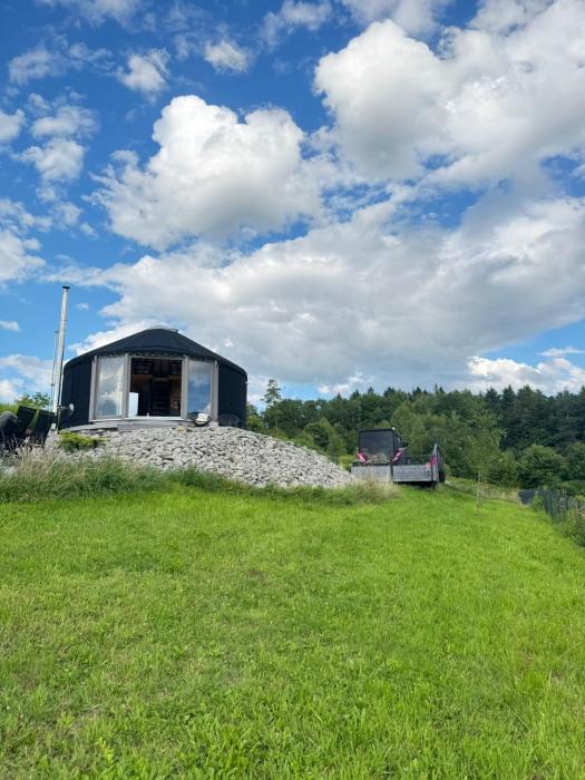 Mucharskie Echo Jurta & Sauna z widokiem na jezioro