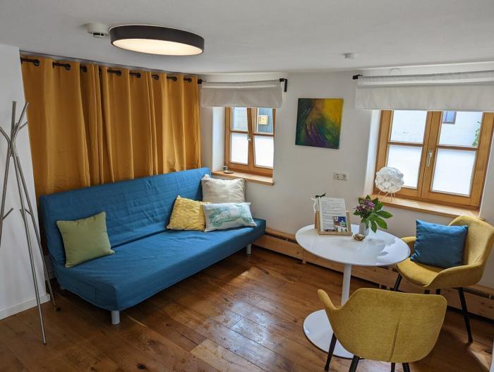 Gemütliches, helles, voll ausgestattetes Apartment mit Terrasse