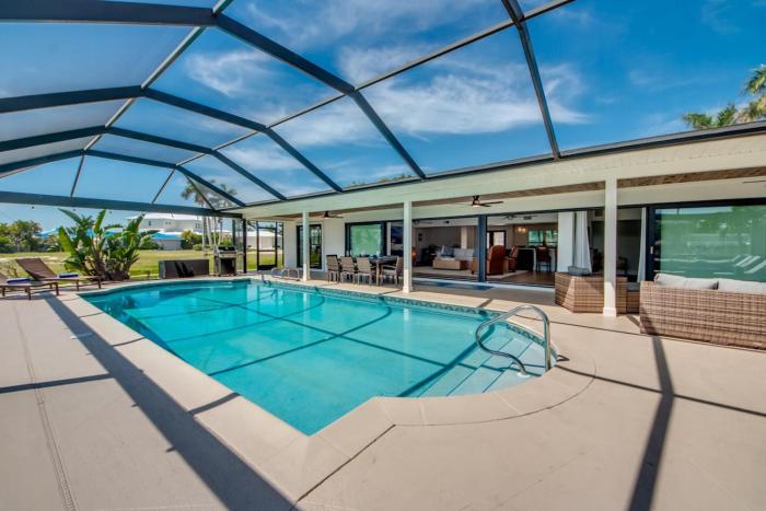 CoralVilla Easy Life - pool, on water, kajak, foosball table, boating, water view, BBQ