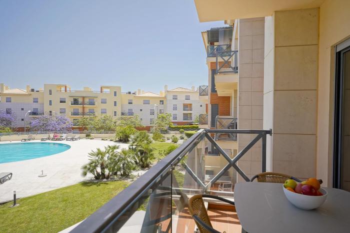 #327 Corcovada 43 Vista Piscina by Home Holidays