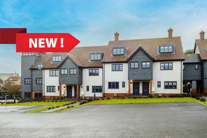 4 Oakes Court, Thorpeness - Sleeps 6 - Close to Thorpeness Meare and the beach, Close to Thorpeness Golf, Hotel and Country Club, Only 2 miles from #Aldeburgh, Managed by Aldeburgh Coastal Cottages