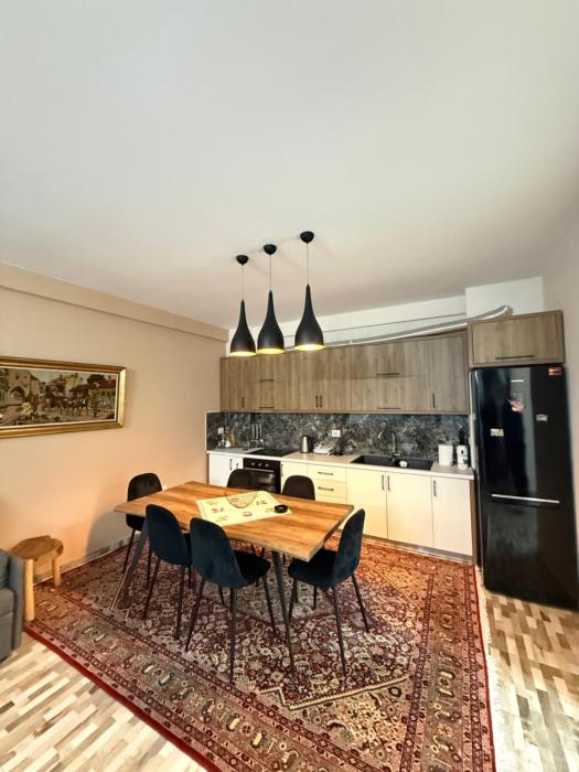 Vlora Lungomare Lions Gate 3