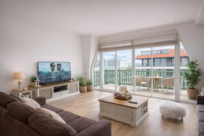 Stylish Norman Apartment in Prime Marina Location with Free Underground Parking