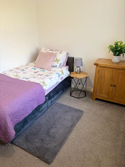 Cozy Room With Parking 7mins to Manchester Airport