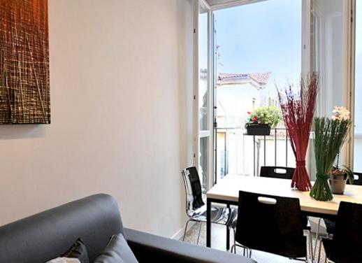 San Polo Apartment with Balcony