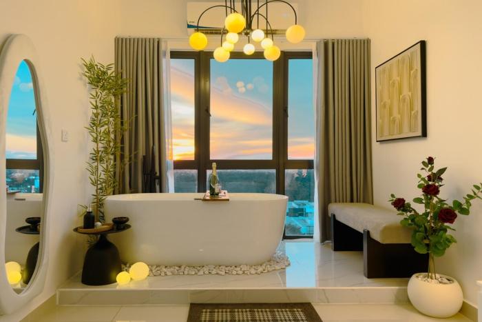Core Soho Suite Bathtub With Netflix KLIA Sepang