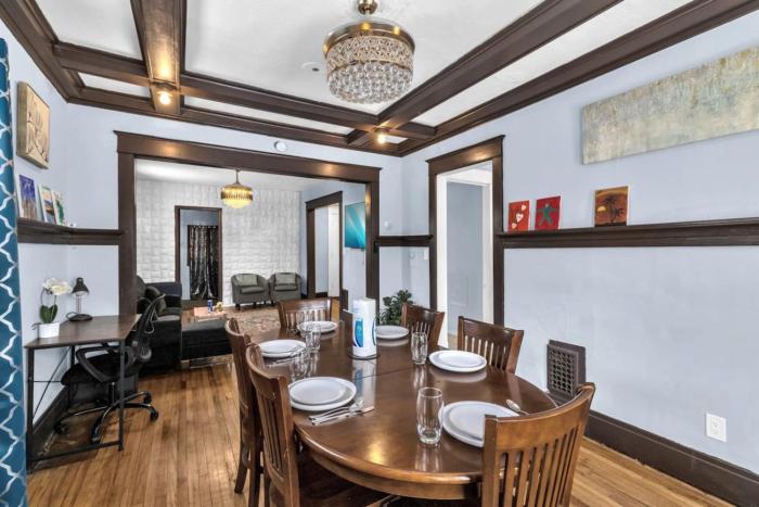 Contemporary 4BR Home Near Hospital