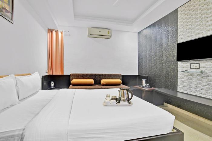 Super Townhouse Divya Palace