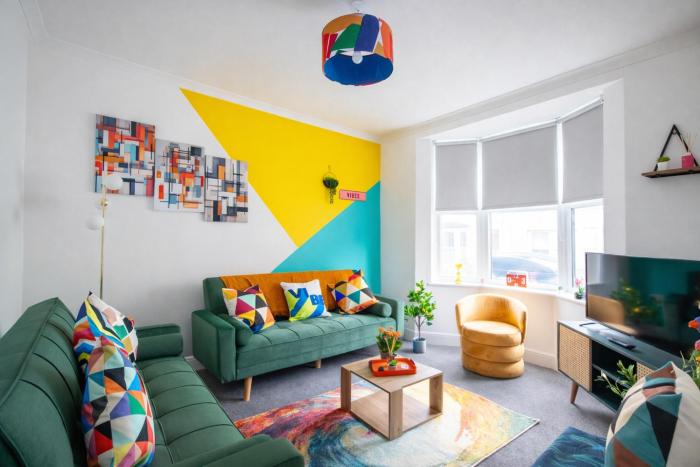 Brighton Colour Pop House- Sleeps up to 12