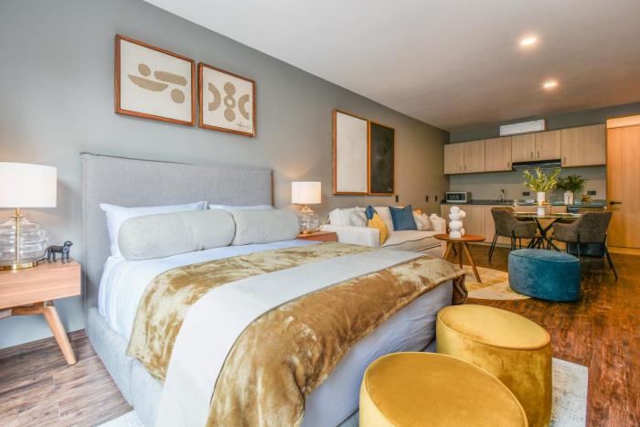 The Sterling Condesa