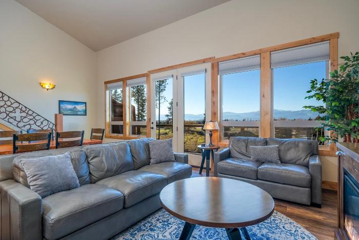 4 king beds w ensuites Double the Living Space!