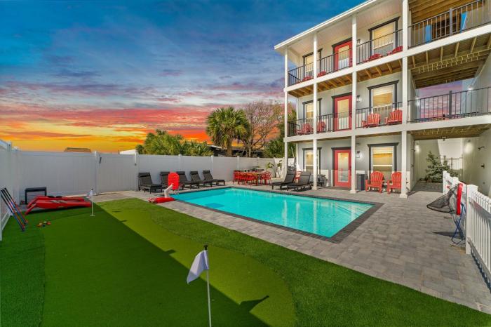 PCB 5-Min Walk to Beach! Heated Pool, Sleeps 11