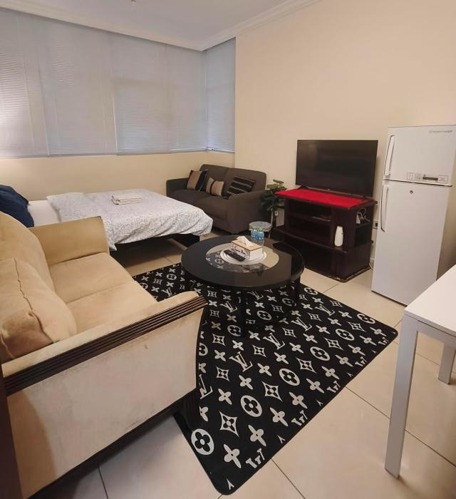 BB Homes - Hall Room