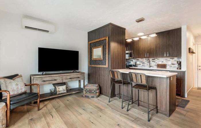 Top Floor Pioneer Park Condo near Downtown