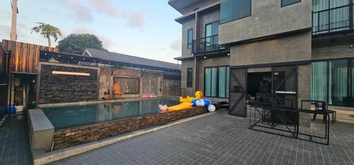 Navy Medic 36 Poolvilla