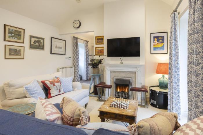 Cosy 2-Bed Cotswold Cottage in Shipton Oliffe