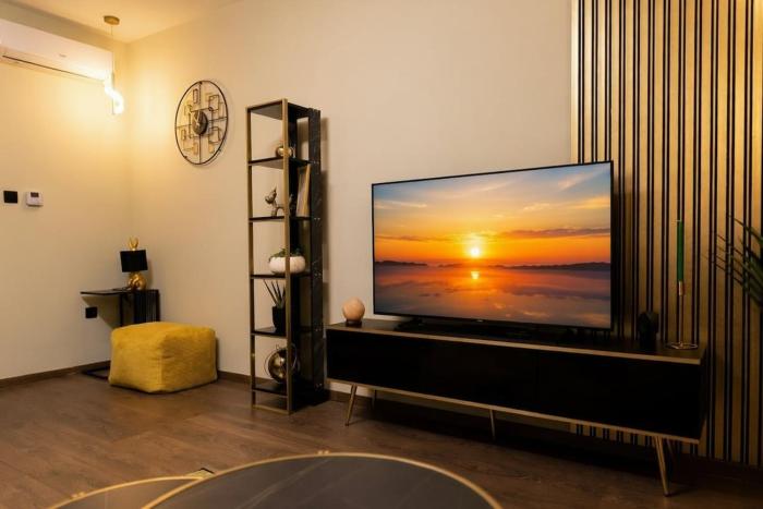 Golden Vibes Design decorated Apt 2BEDs, Family