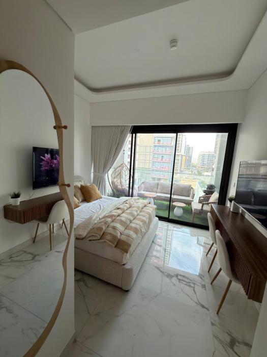 Entire Smart Home, Pool & Gym, Downtown 10 mins