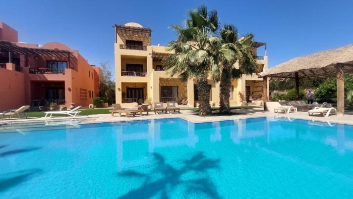 Stunning poolhouse duplex - 3 beds - South Marina