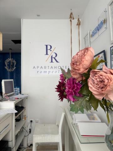 Apartahotel Rompeolas