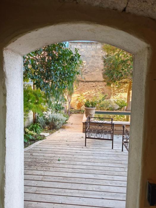 villa Adoya guest rooms intra muros Aigues-Mortes calm outdoor pool free parking WiFI elevator